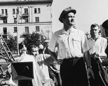 58 Режиссер Георгий Данелия на съемках фильма « Я шагаю по Москве». 1963 год