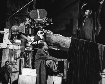 34 Режиссер Сергей Эйзенштейн на съемках фильма « Иван Грозный». 1944 год